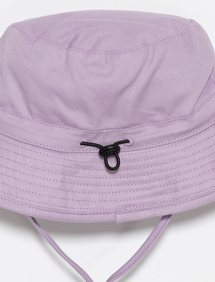 Chapeau cloche uni à cordon