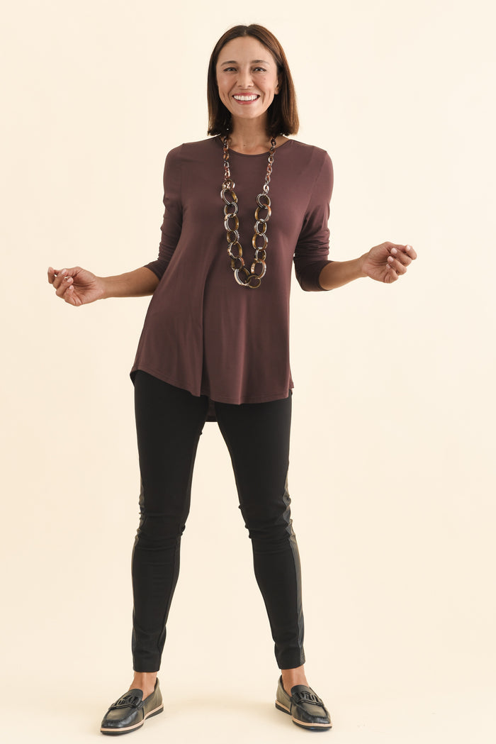 Jesse Black Trim Stretch Leggings,Brunette model,alt text|model:Cara