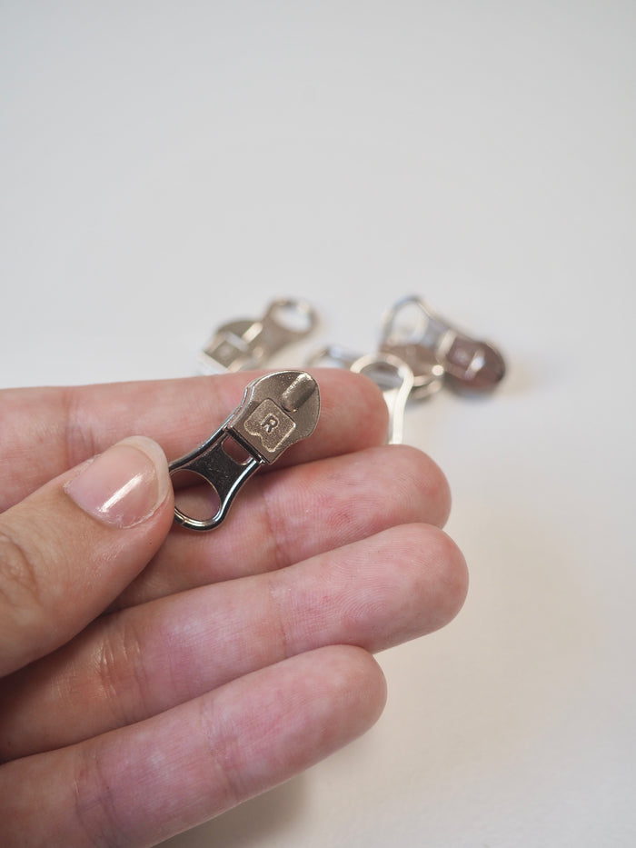 M8 Silver Zipper Pull