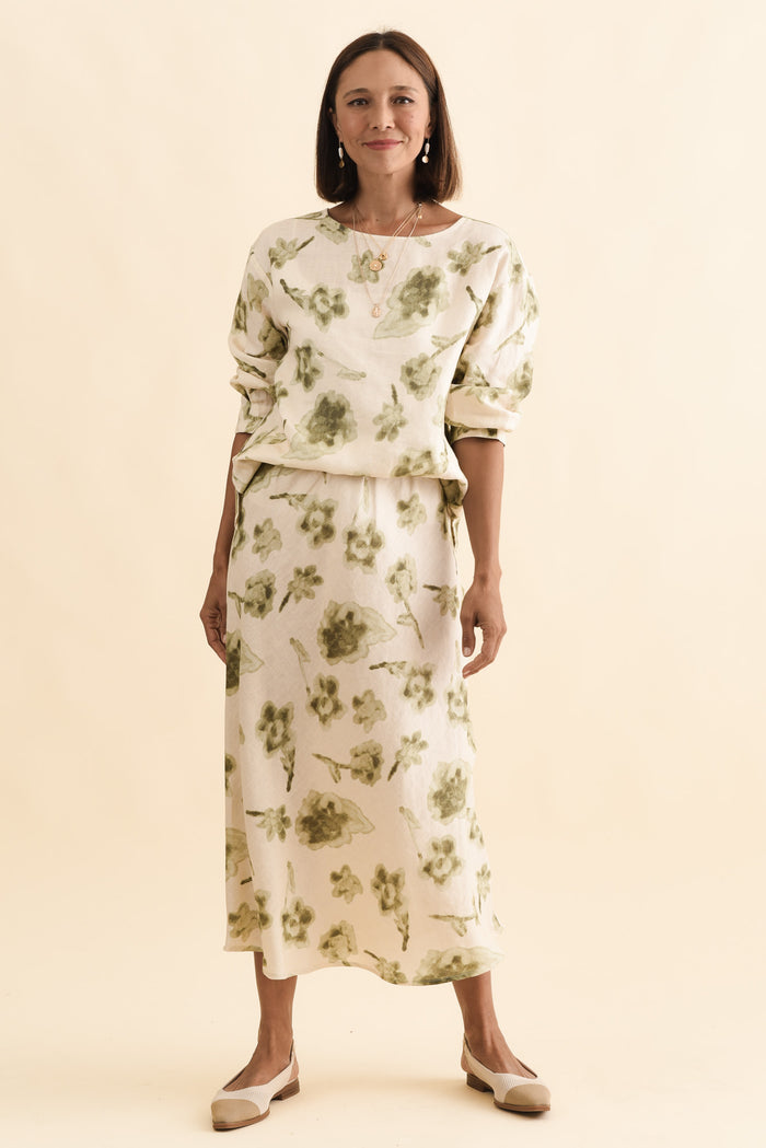 Saloma Cream Floral Linen Scoop Neck Top,Brunette model,alt text|model:Cara