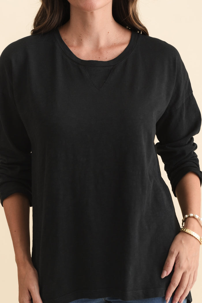 Annie Black Cotton Top,Brunette model,alt text|model:MJ