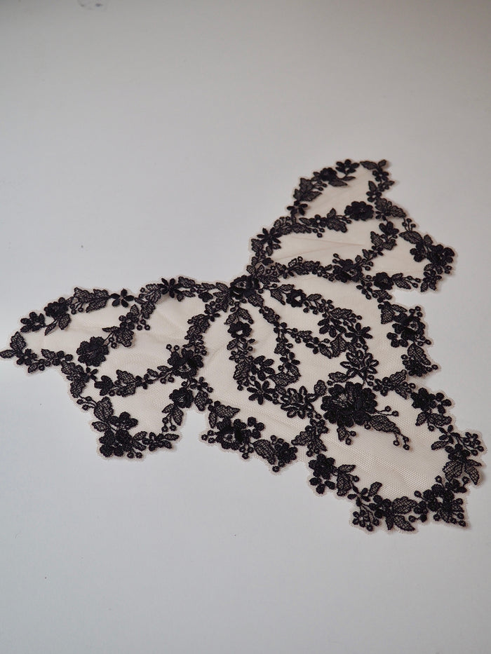 Black + Beige Floral Lace Trim Piece 30x31cm