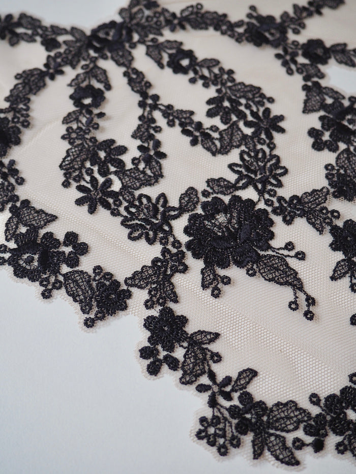 Black + Beige Floral Lace Trim Piece 30x31cm