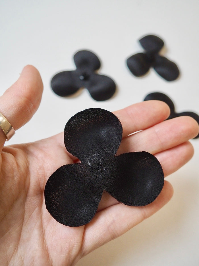 Black Blossom Appliqué 60mm