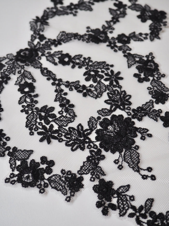 Black + Cream Floral Lace Trim Piece 30x31cm