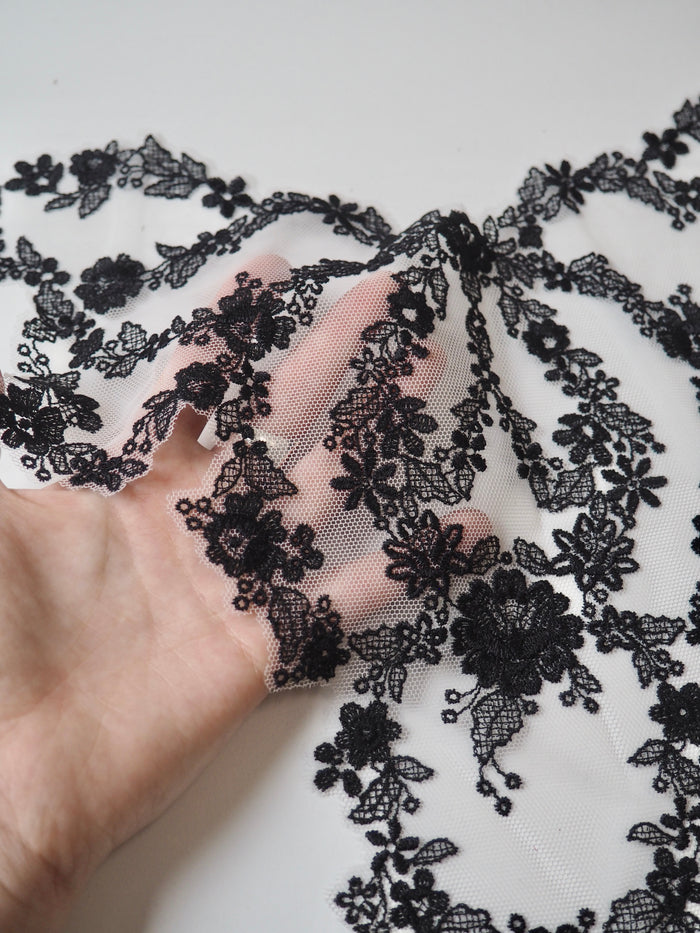 Black + Cream Floral Lace Trim Piece 30x31cm