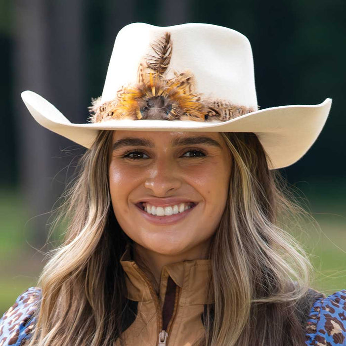 Cream-colored Cassidy cowboy hat in premium cashmere wool featuring a decorative feather embellishment on the crown.