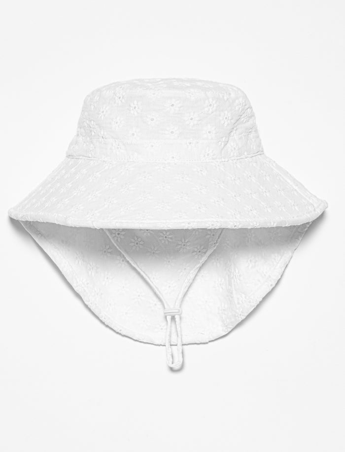 Chapeau de soleil à broderie anglaise