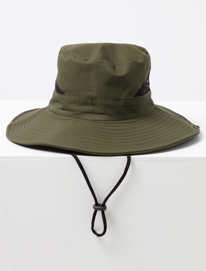 Chapeau en toile