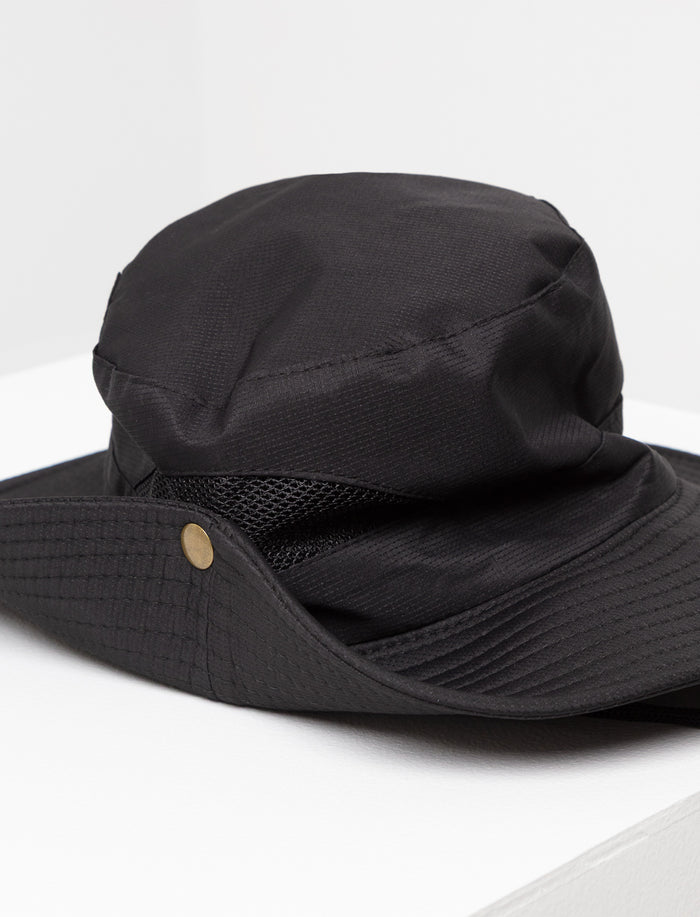 Chapeau en toile