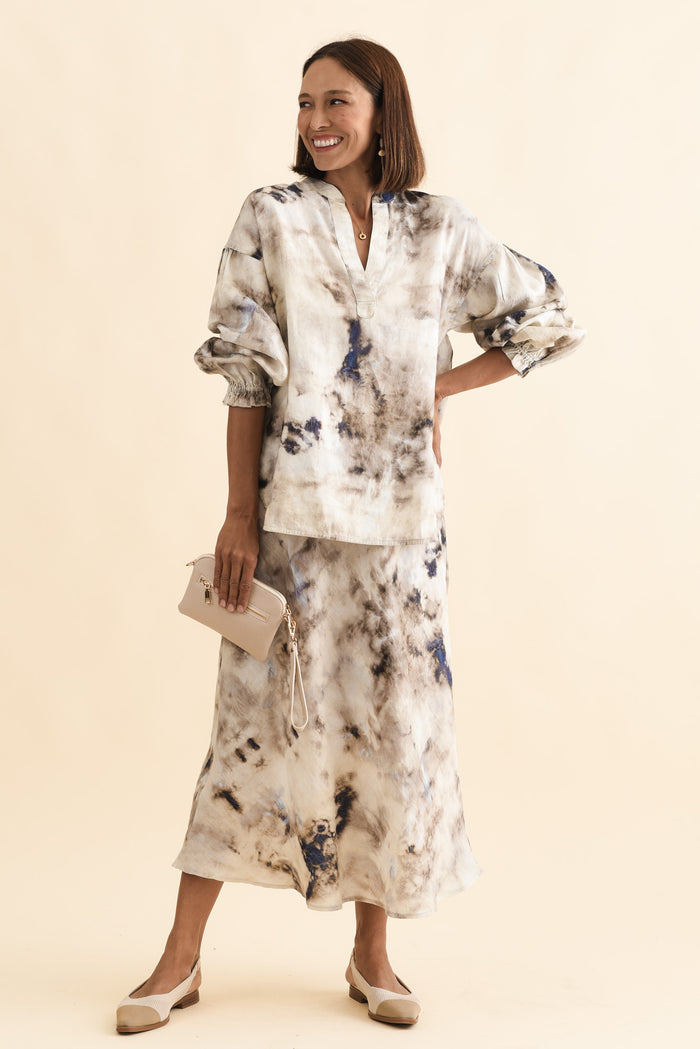 Curio Taupe Abstract Linen Blouse,Brunette model,alt text|model:Cara