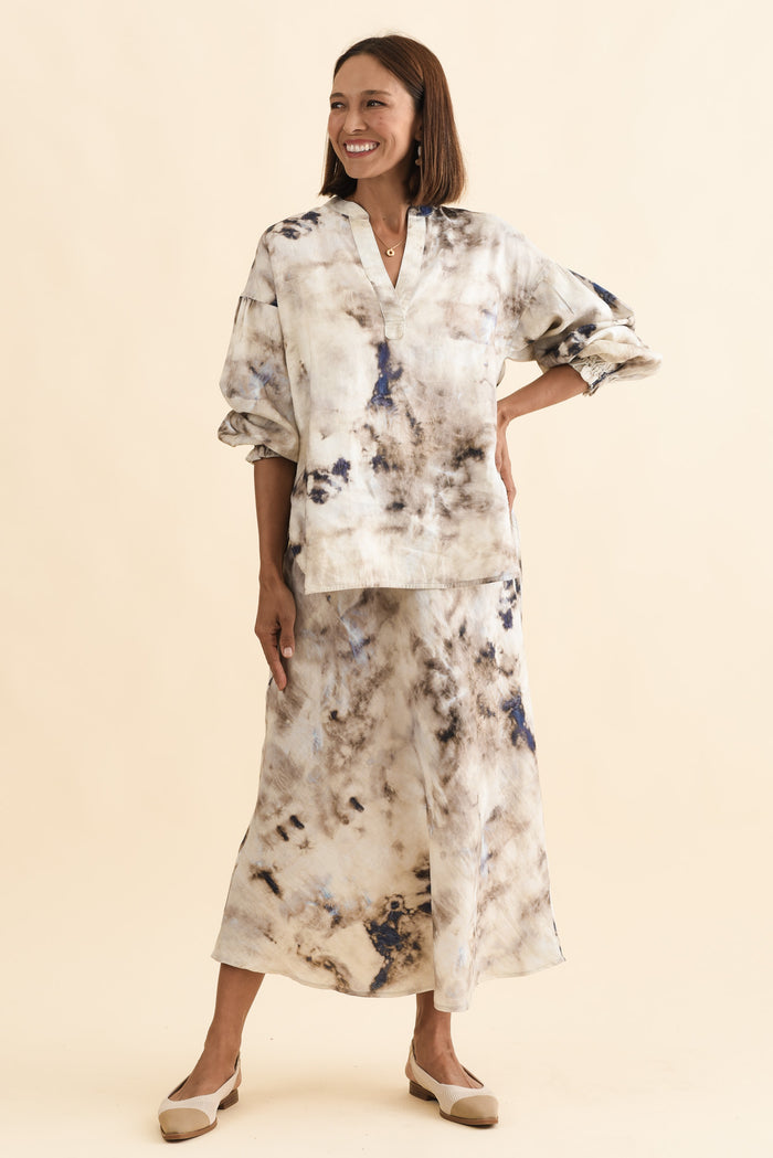 Curio Taupe Abstract Linen Blouse,Brunette model,alt text|model:Cara
