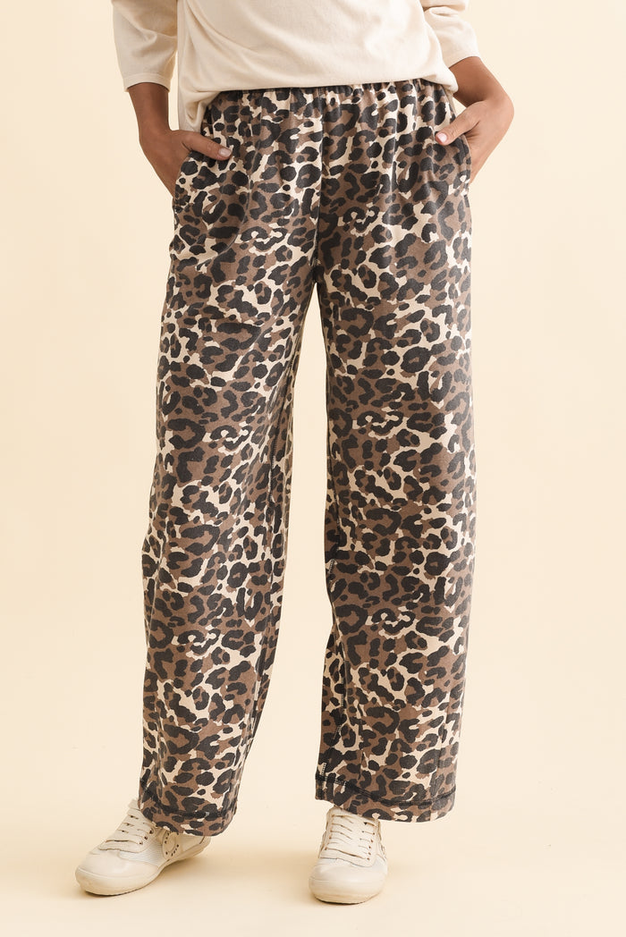 Days Brown Leopard Cotton Sweatpants,Brunette model,alt text|model:Brontie