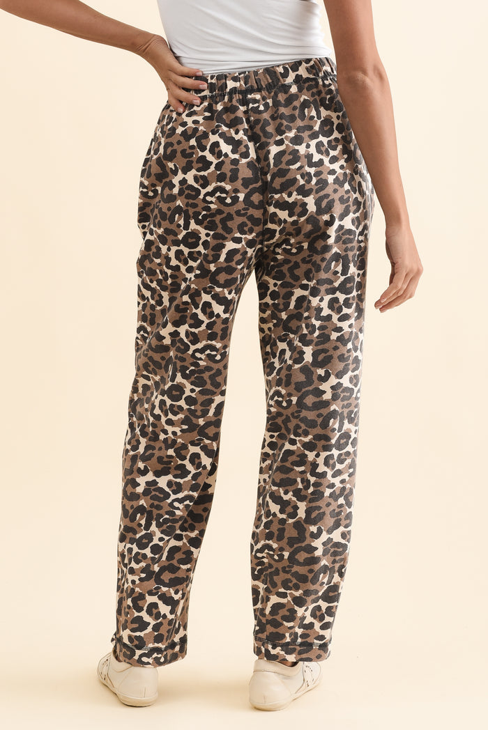 Days Brown Leopard Cotton Sweatpants,Brunette model,alt text|model:Brontie