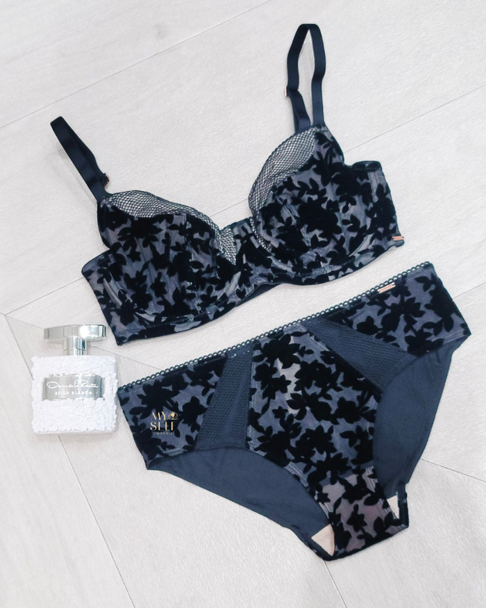 Dorina D001470 Black Velvet Lace Full Figure Underwire Bra myselflingerie.com