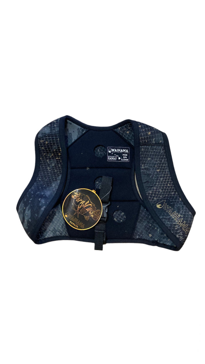 Detail of Freediving Weight Vest neoprene stitching and durable seams