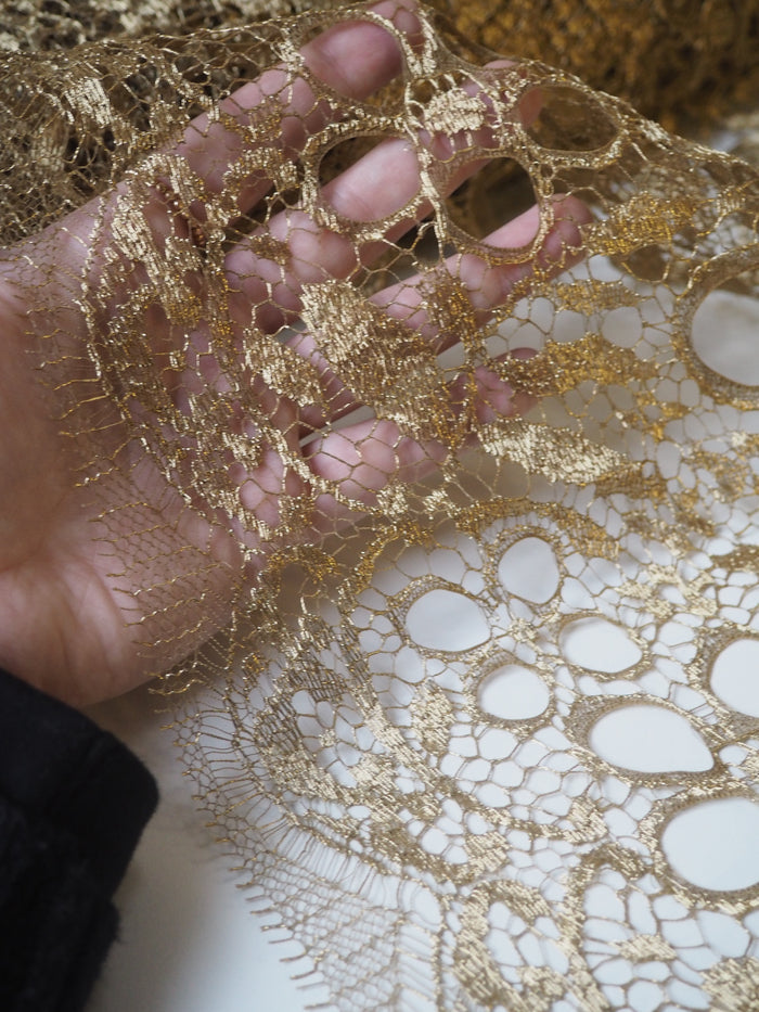 Gold Circlet Flower Scallop Lurex Lace