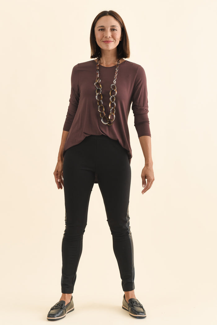Jesse Black Trim Stretch Leggings,Brunette model,alt text|model:Cara