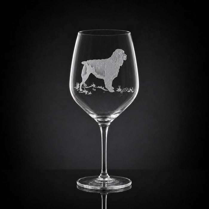 23 oz crystal red wine glass featuring a detailed sand-etched English Springer Spaniel design on a black background.