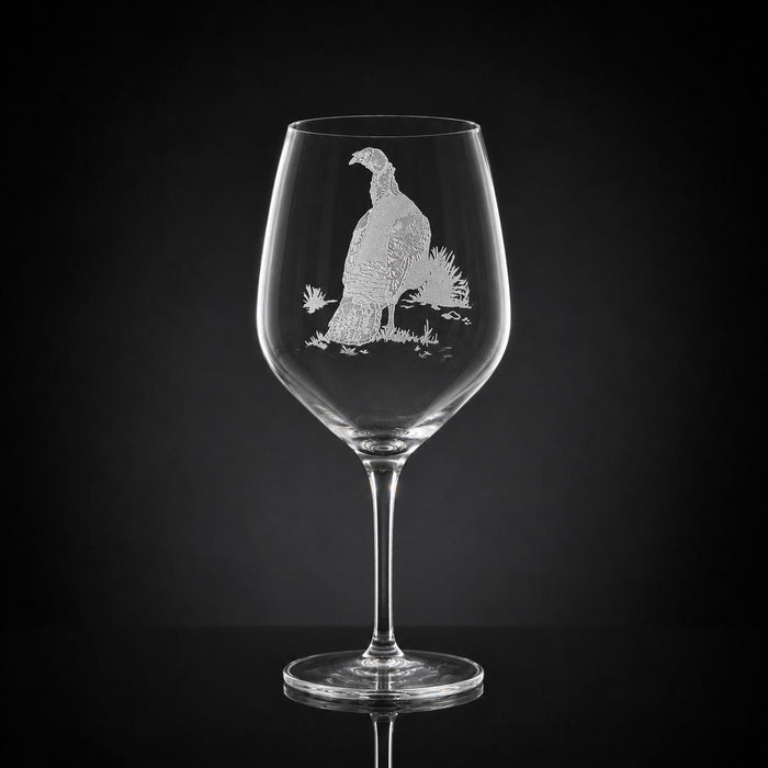 23 oz crystal red wine glass featuring a detailed, hand-etched turkey design on a clear glass bowl.