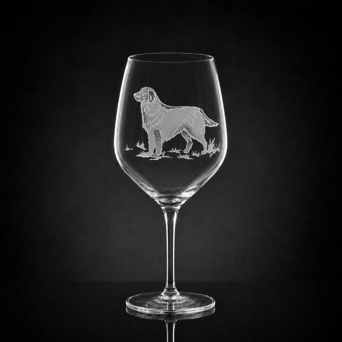 23 oz crystal red wine glass featuring a detailed sand-etched Golden Retriever design on a black background.