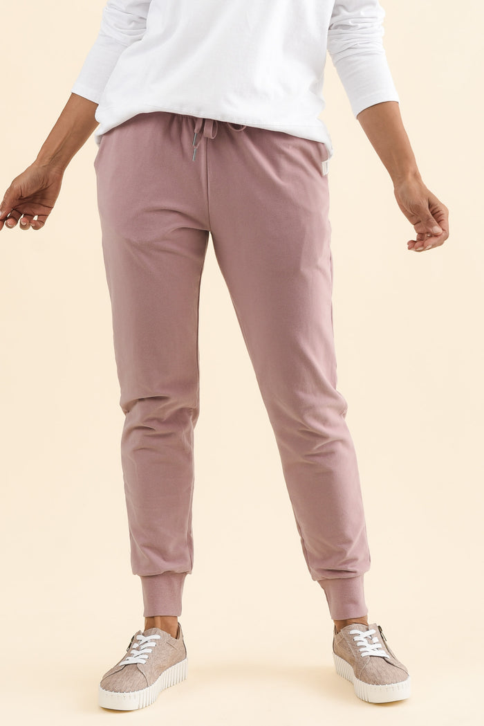 Lazy Days Blush Sweatpants,Brunette model,alt text|model:Cara