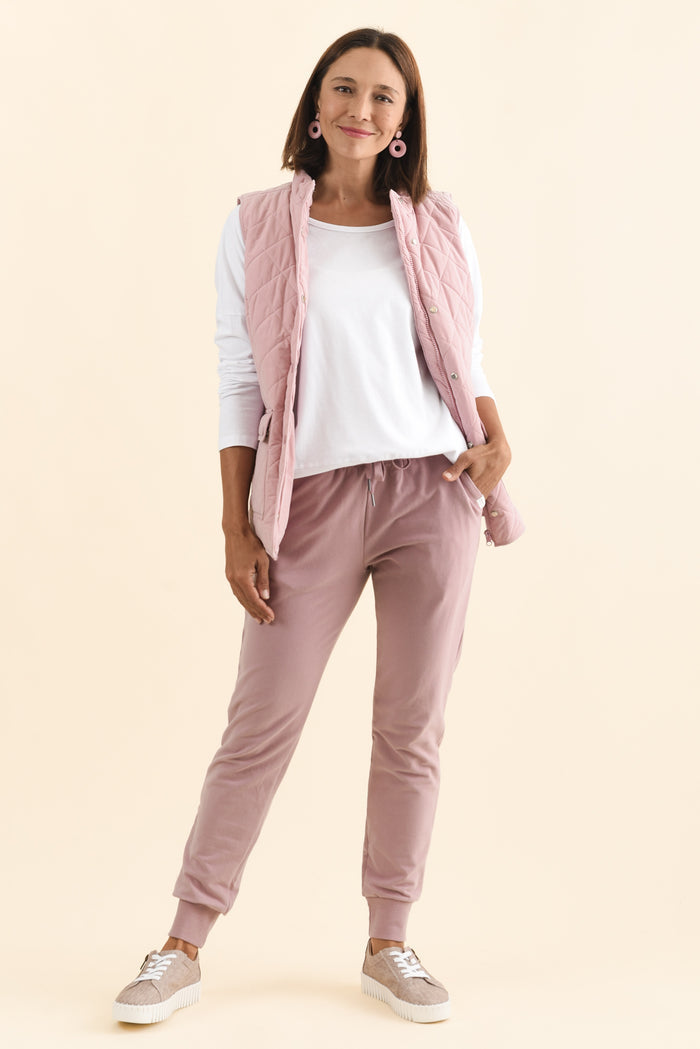 Lazy Days Blush Sweatpants,Brunette model,alt text|model:Cara