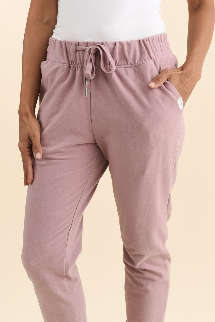 Lazy Days Blush Sweatpants,Brunette model,alt text|model:Cara