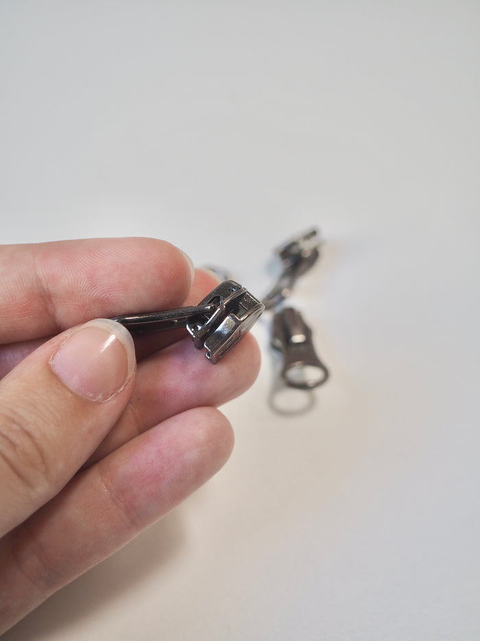 M8 Gunmetal Zipper Pull