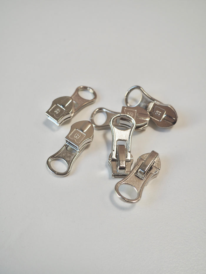 M8 Silver Zipper Pull