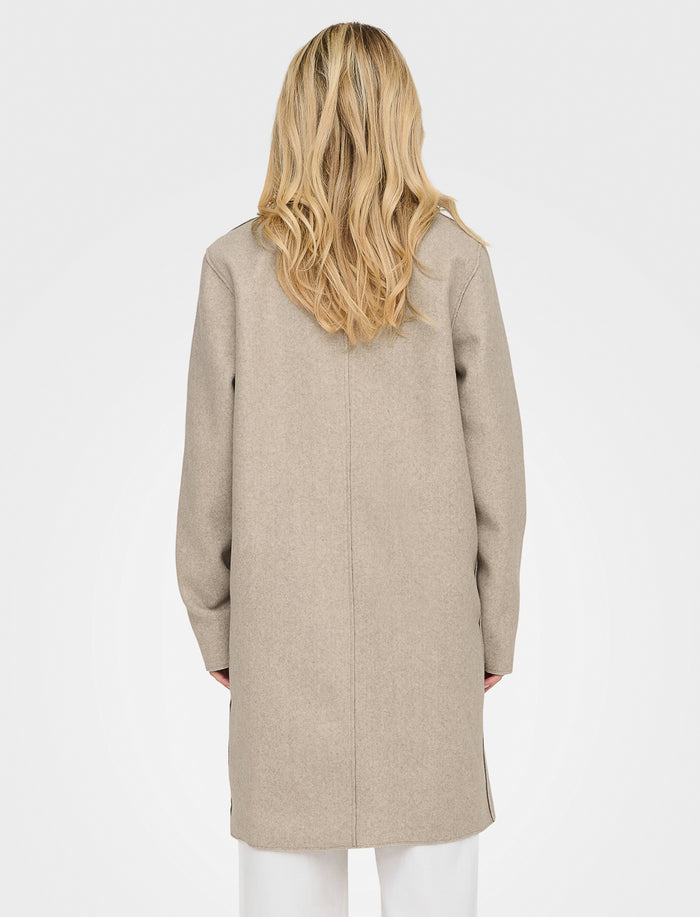 Manteau long à boutons