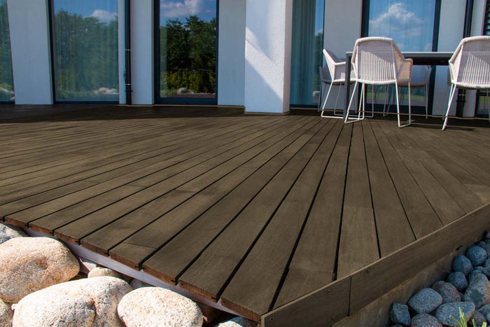 Retique It Multi-purpose Smooth Finish Kit in black walnut for exterior wood, featuring a matte top coat on decking wood.