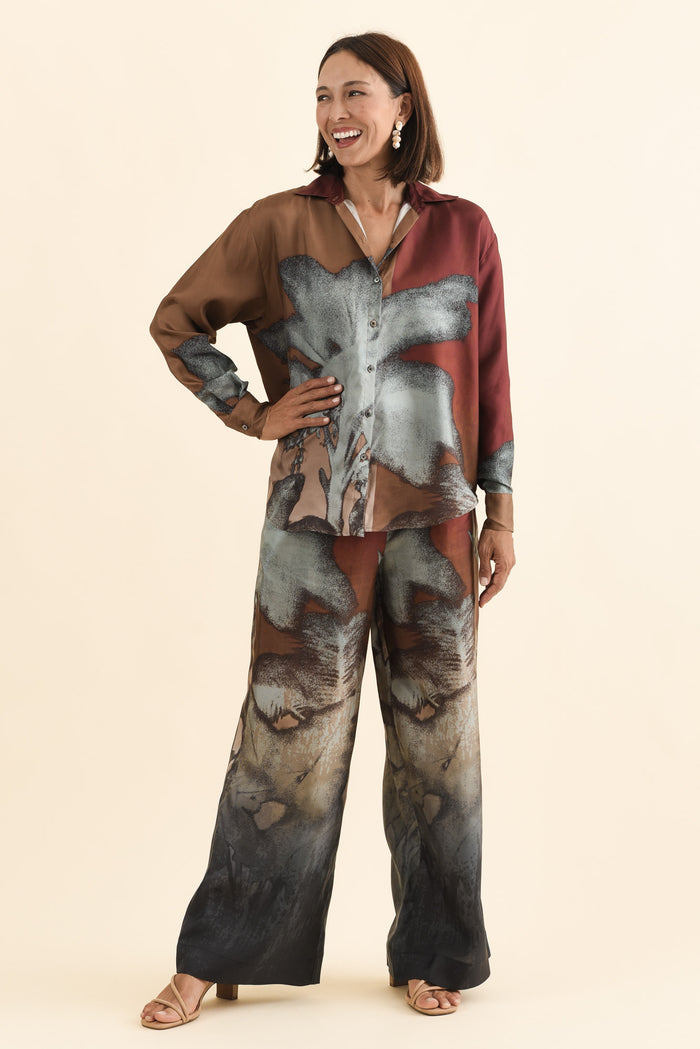 Palisades Mocha Floral Silk Shirt,Brunette model,alt text|model:Cara