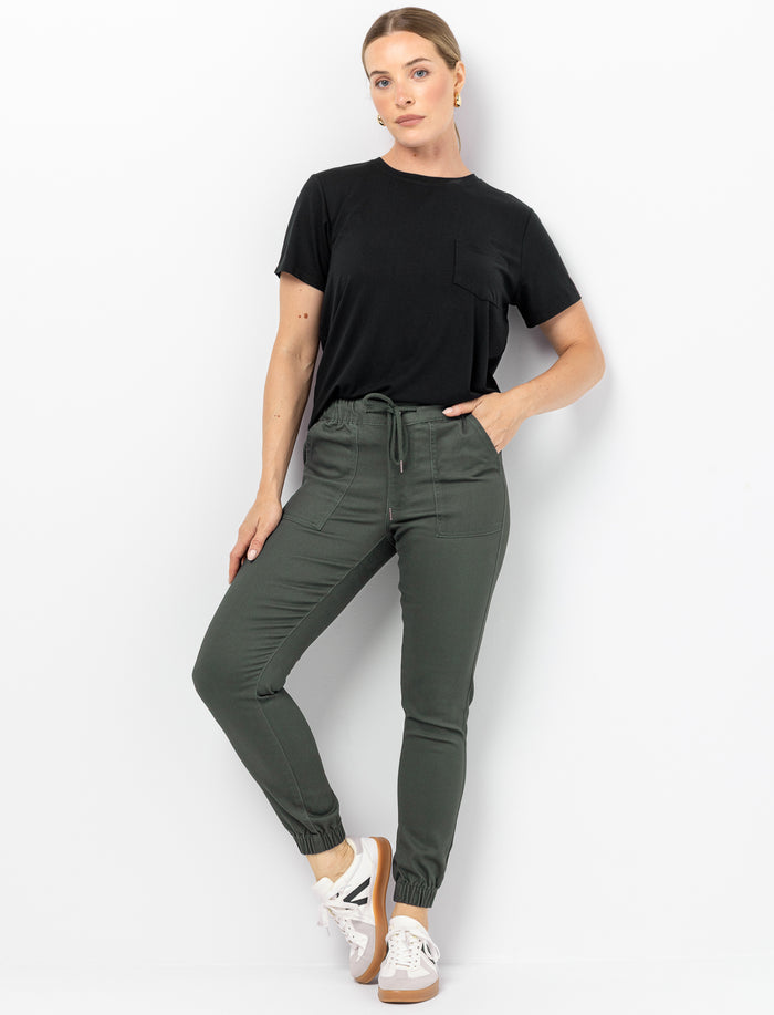 Pantalon jogger en sergé extensible pour femme