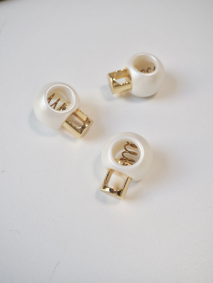 Pearl + Gold Cord Toggle 30mm