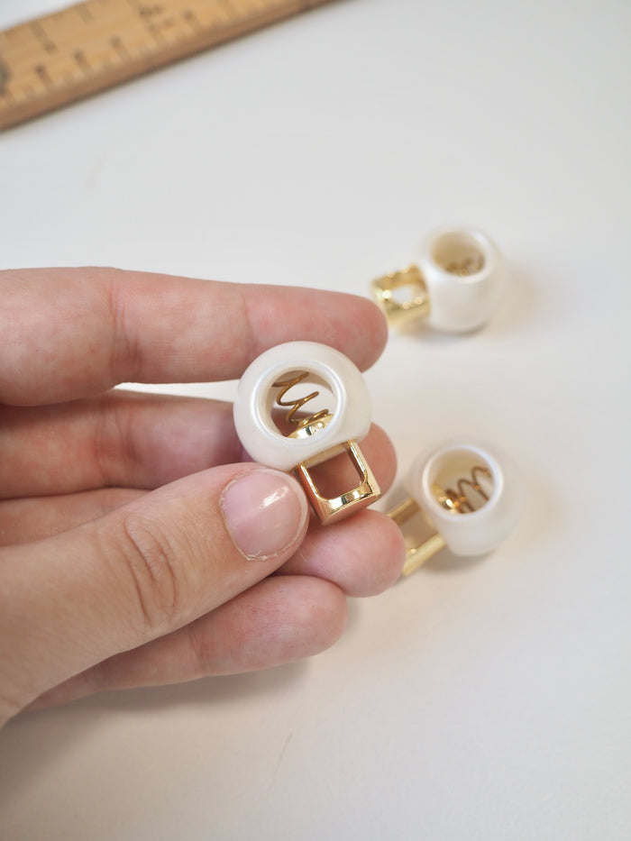 Pearl + Gold Cord Toggle 30mm