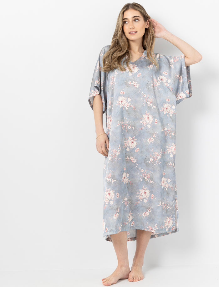 Robe de nuit fleurie en satin