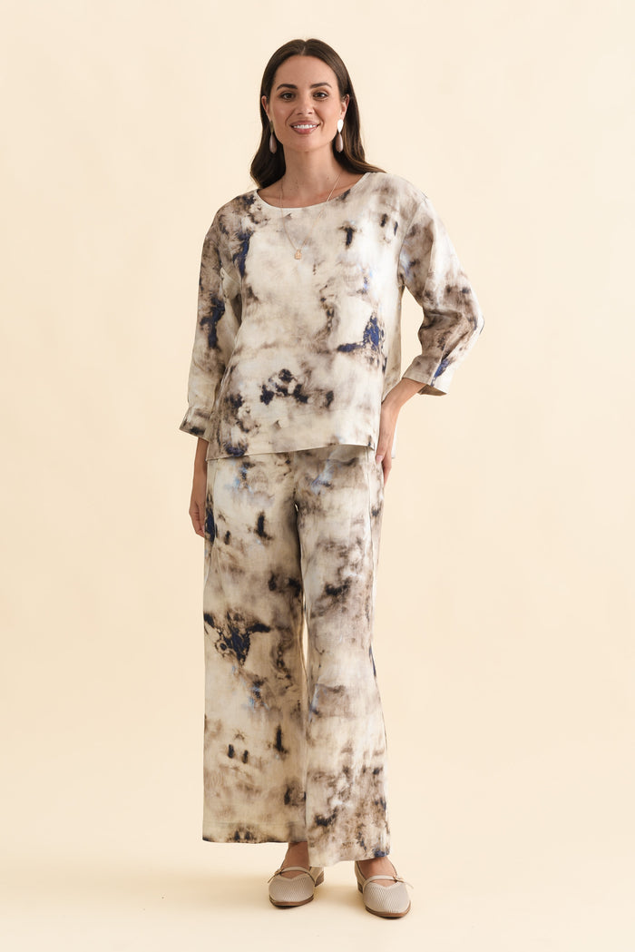 Saloma Taupe Abstract Linen Scoop Neck Top,Brunette model,alt text|model:MJ