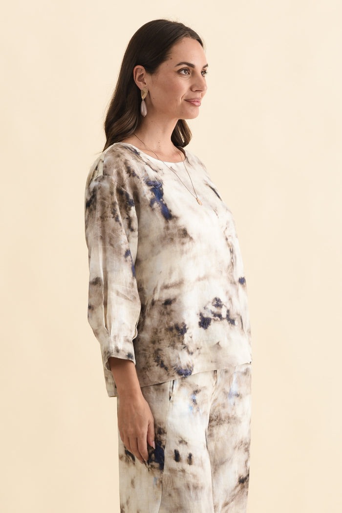 Saloma Taupe Abstract Linen Scoop Neck Top,Brunette model,alt text|model:MJ