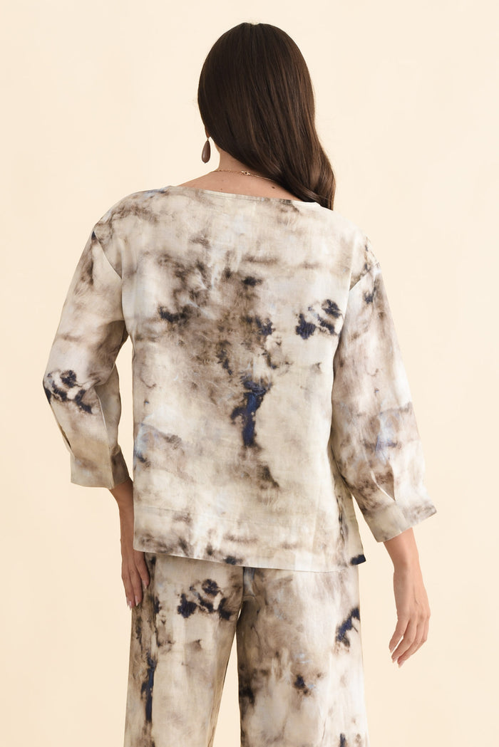 Saloma Taupe Abstract Linen Scoop Neck Top,Brunette model,alt text|model:MJ