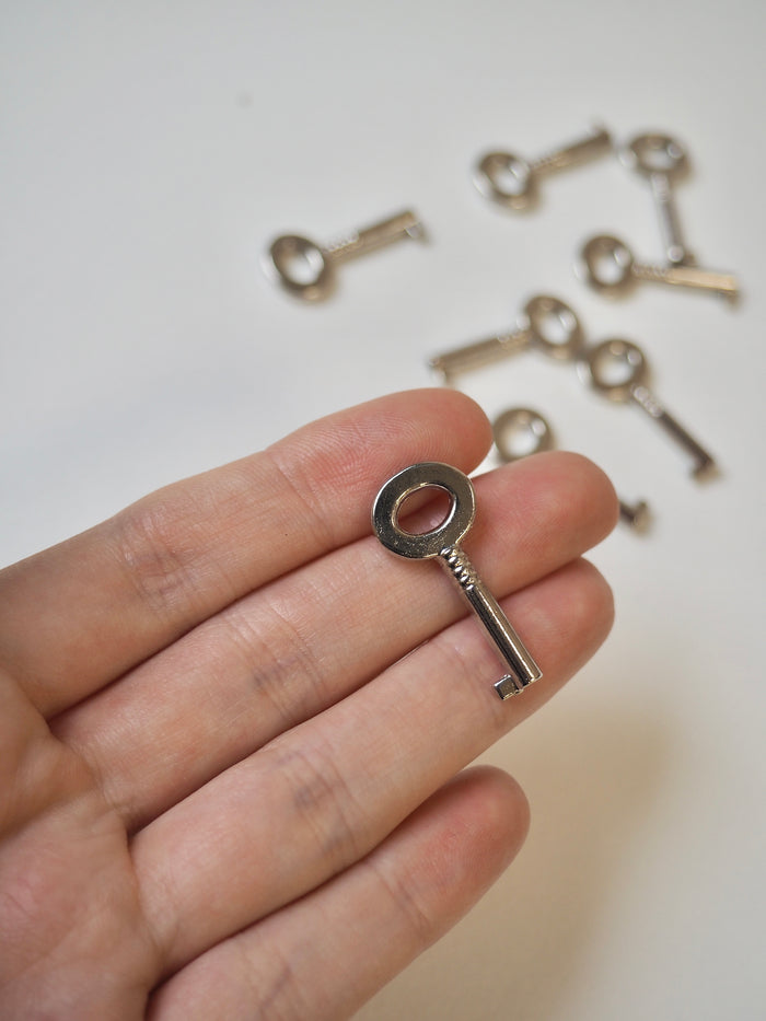 Silver Key Charms 28mm