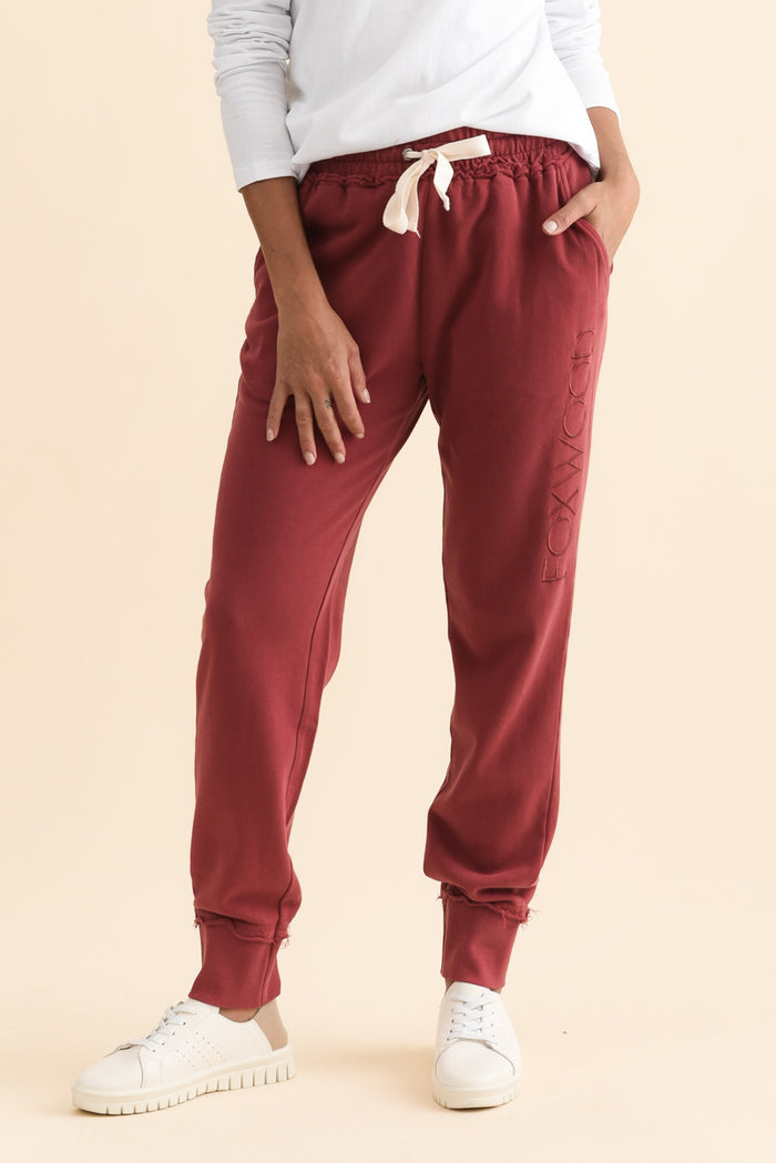 Simplified Cherry Cotton Drawstring Sweatpants,Brunette model,alt text|model:Brontie