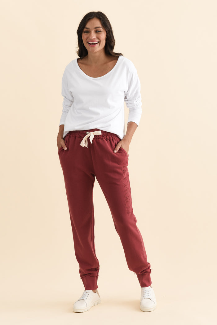 Simplified Cherry Cotton Drawstring Sweatpants,Brunette model,alt text|model:Brontie