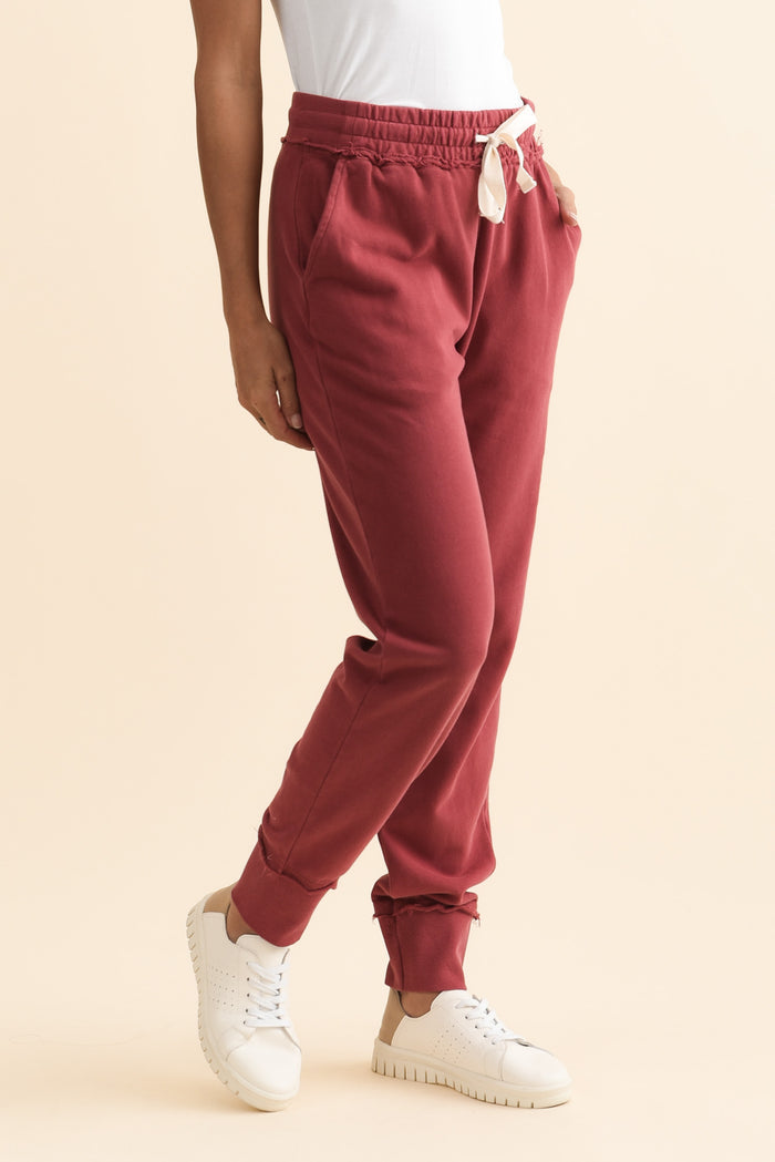Simplified Cherry Cotton Drawstring Sweatpants,Brunette model,alt text|model:Brontie