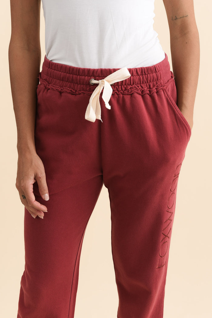Simplified Cherry Cotton Drawstring Sweatpants,Brunette model,alt text|model:Brontie