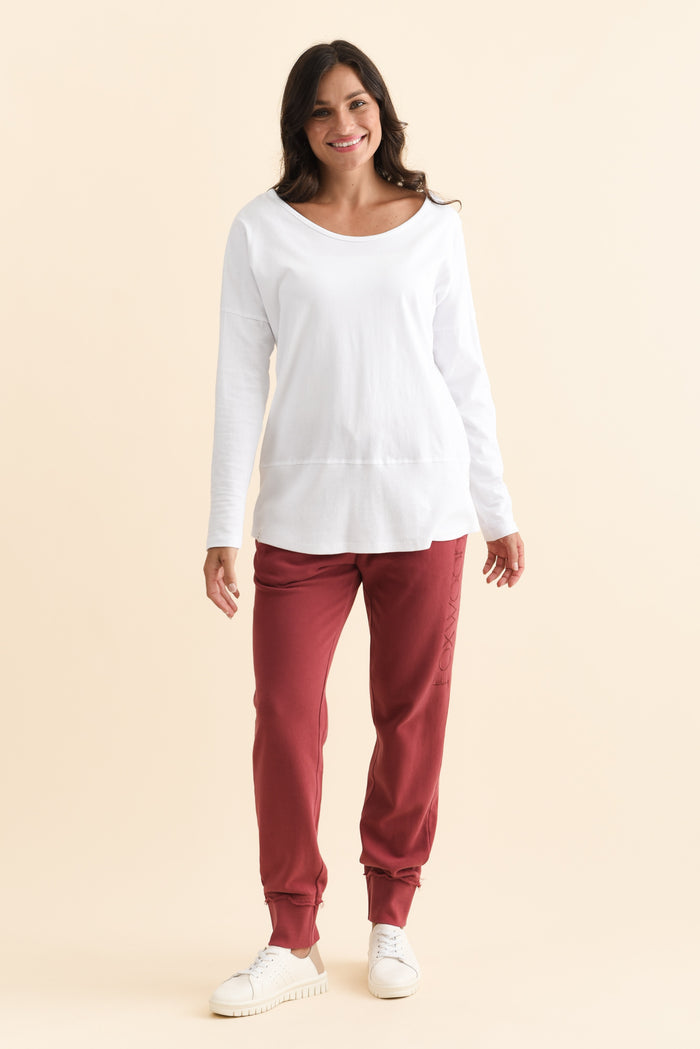 Simplified Cherry Cotton Drawstring Sweatpants,Brunette model,alt text|model:Brontie