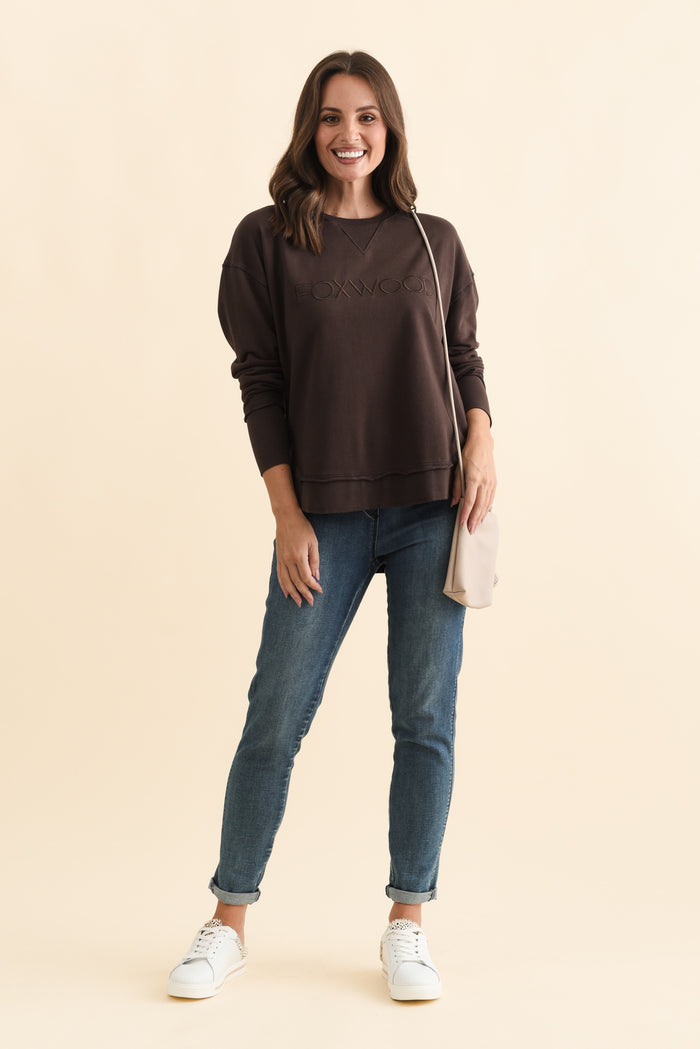 Simplified Chocolate Cotton Crewneck Sweatshirt,Brunette model,alt text|model:MJ