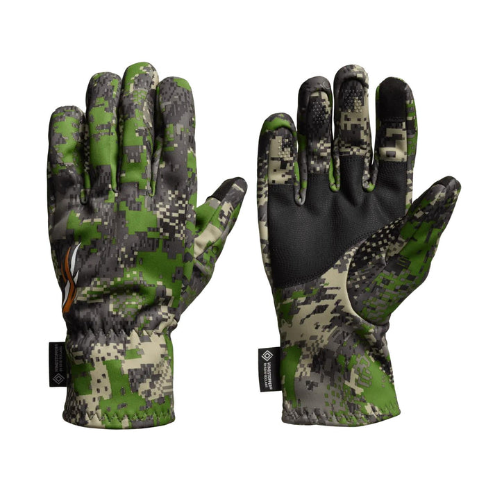 Sitka Jetstream WS gloves in green camouflage with black synthetic leather palms and silicone grip fingertips.