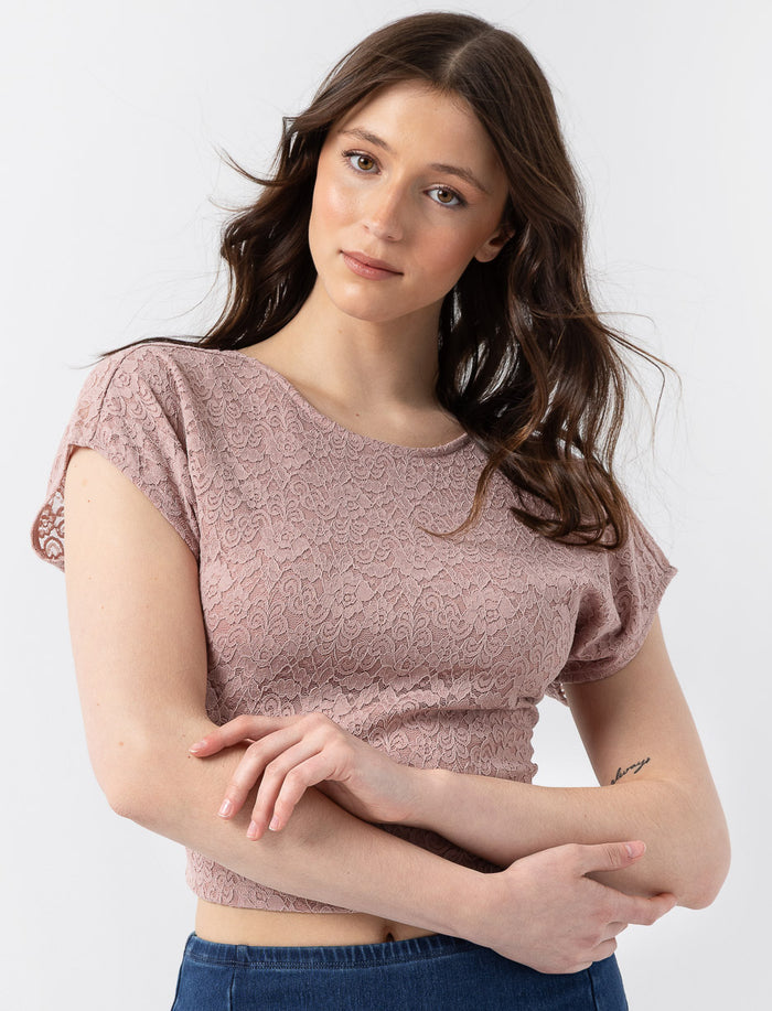 T-shirt en dentelle à dos ouvert
