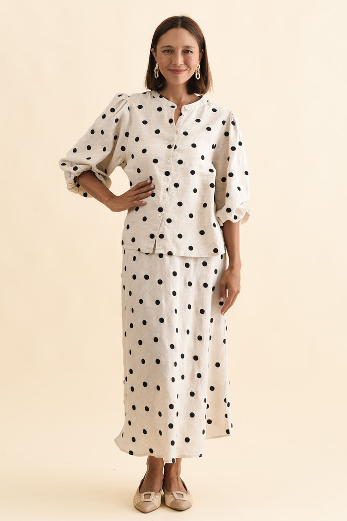 Teya Beige Spot Linen Puff Sleeve Blouse,Brunette model,alt text|model:Cara